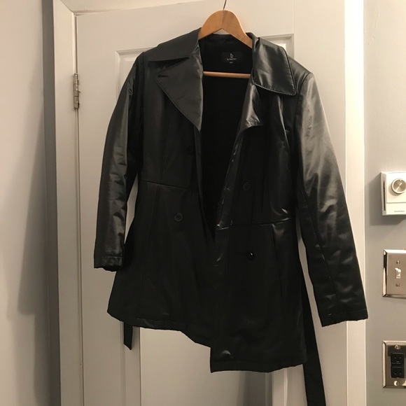 Black shiny coat - Picture 6 of 8